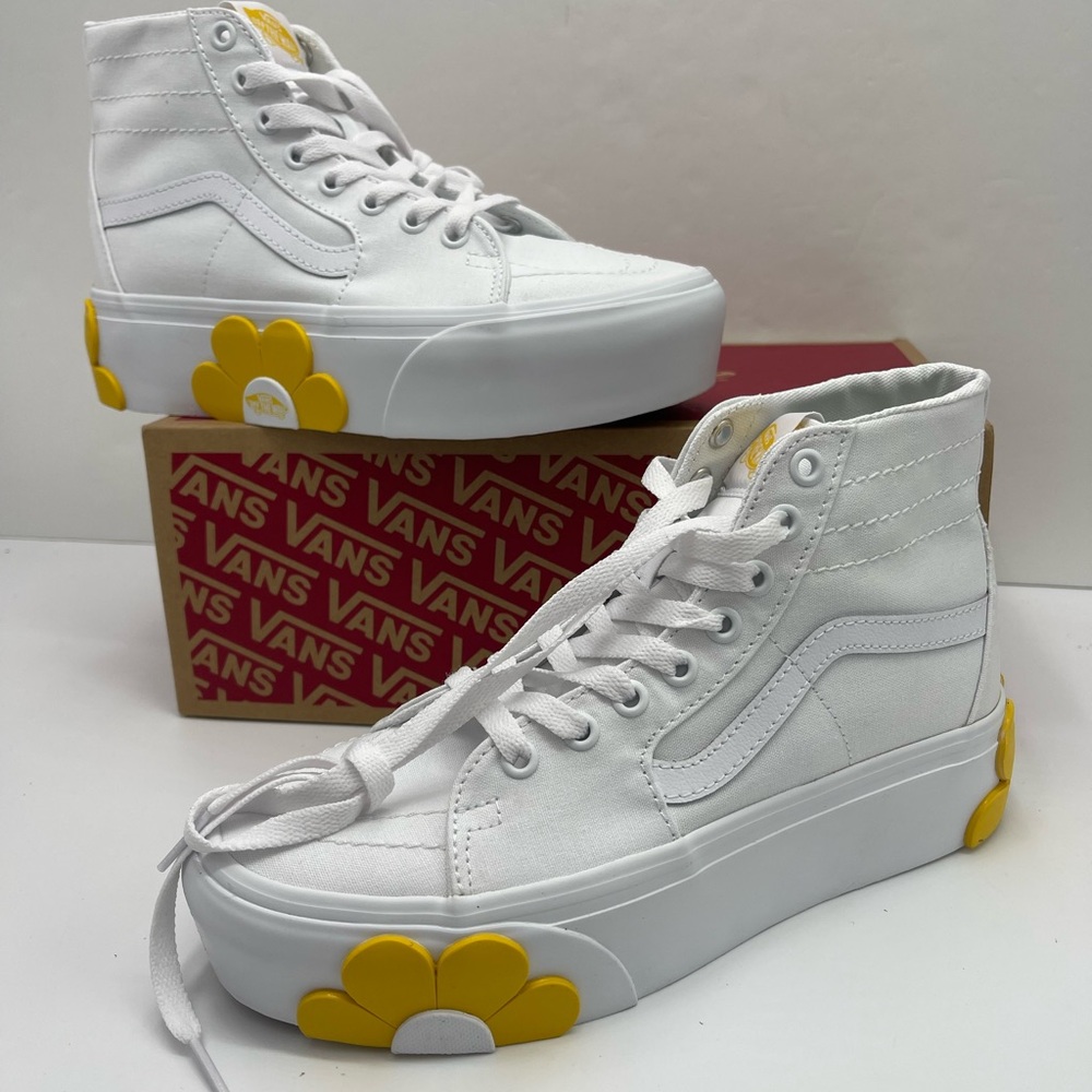 Vans Women's Sk8-Hi Tapered Stackform
True White
VN0A5JM1W00 Platform Sneakers - Picture 14 of 16